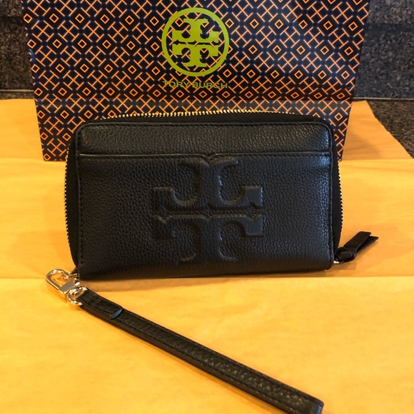 Tory Burch Handbags - Authentic Tory Burch Smartphone Wristlet NWT
